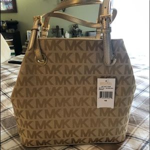 Michael Kors Jet Set Grab Bag. Camel. New with tag